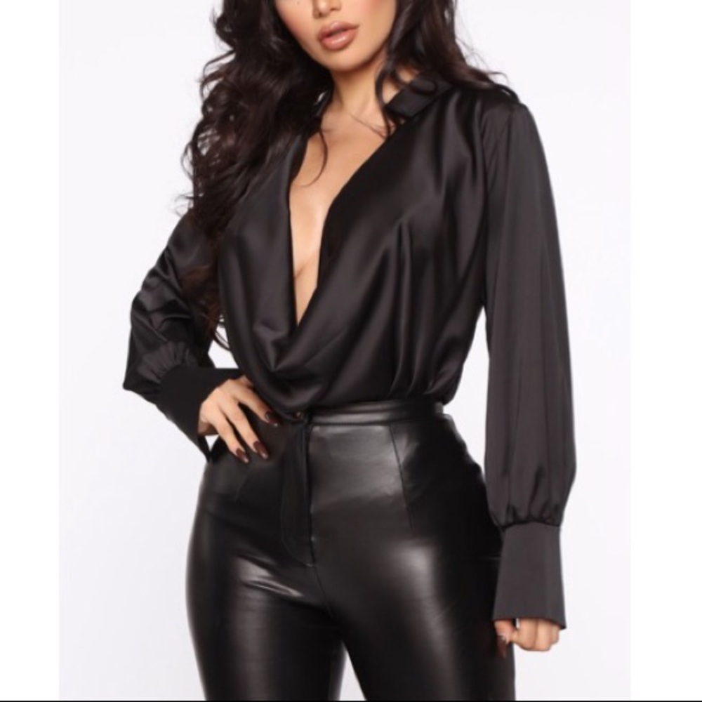 SEXY Black Satin Top 💋